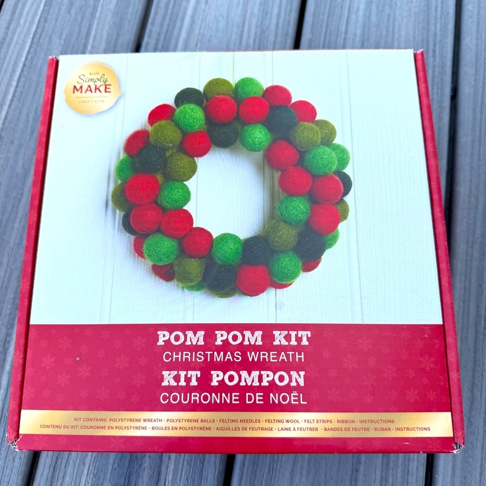 Pom Pom Christmas Wreath Felting Craft Kit - Red, Green, Brown - as is